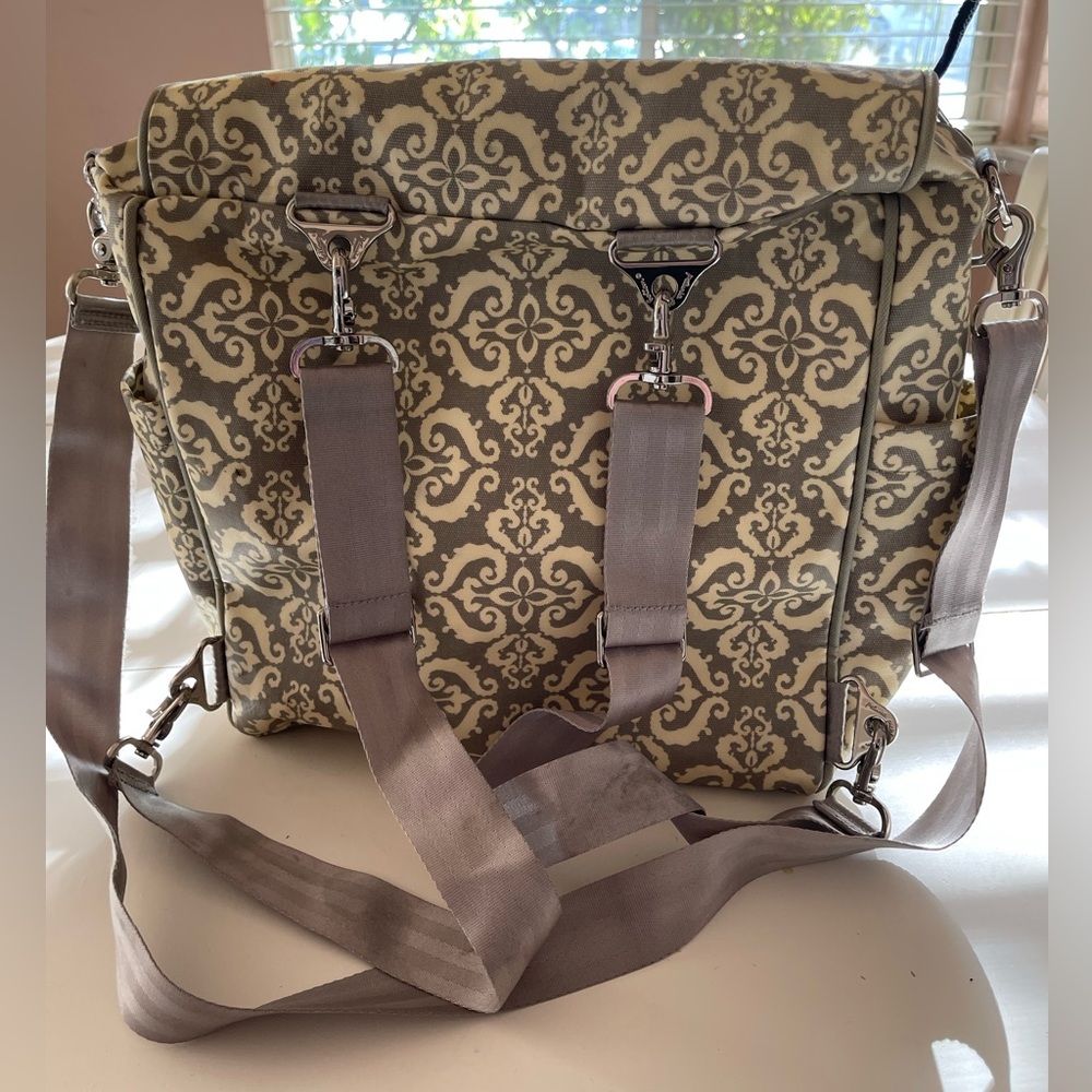 PETUNIA PICKLE BOTTOMS DIAPER BAG 👶 🍼 - Picture 4 of 7